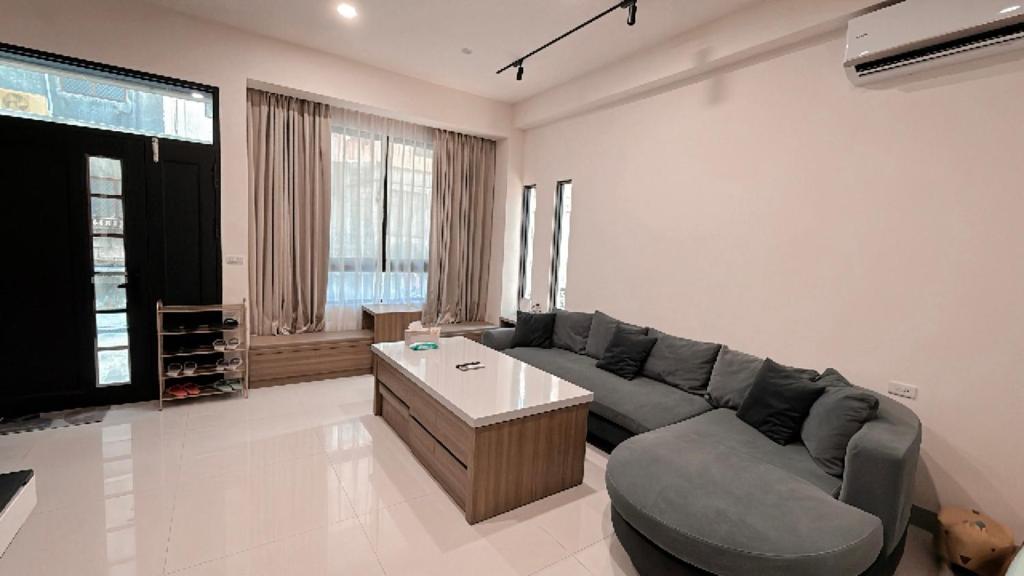 a living room with a couch and a coffee table at Musun Stay in Ch'ao-yang