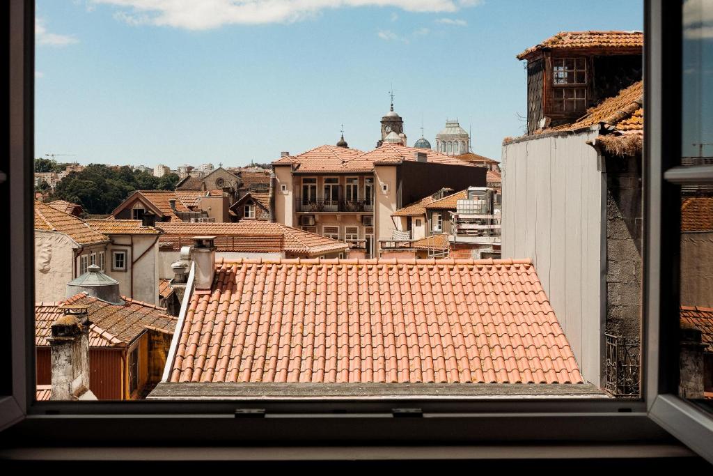 ALTUS 68 - River View, Top Floor with Elevator