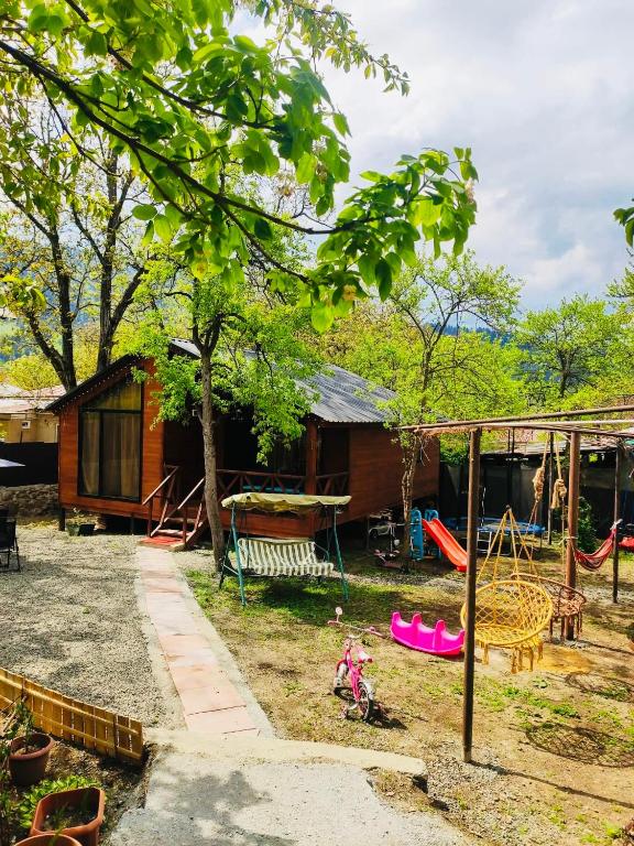 En have udenfor Borjomi Eco Cottage Gona