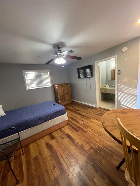 Pinetop Studio Suites photo