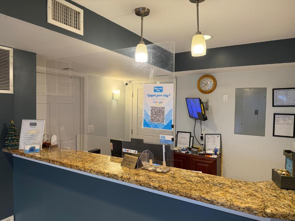 Skyline Inn photo