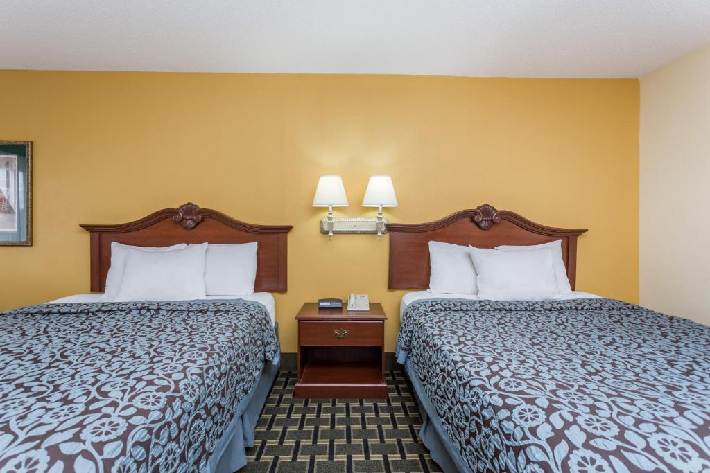 Days Inn & Suites by Wyndham Warner Robins Near Robins AFB photo
