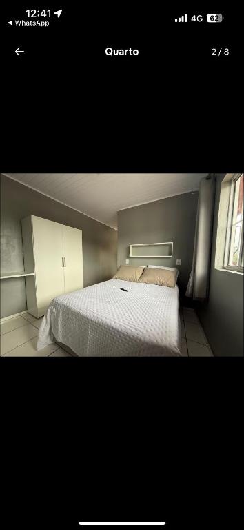 a picture of a bedroom with a white bed at Apartmento-Studio in União da Vitória