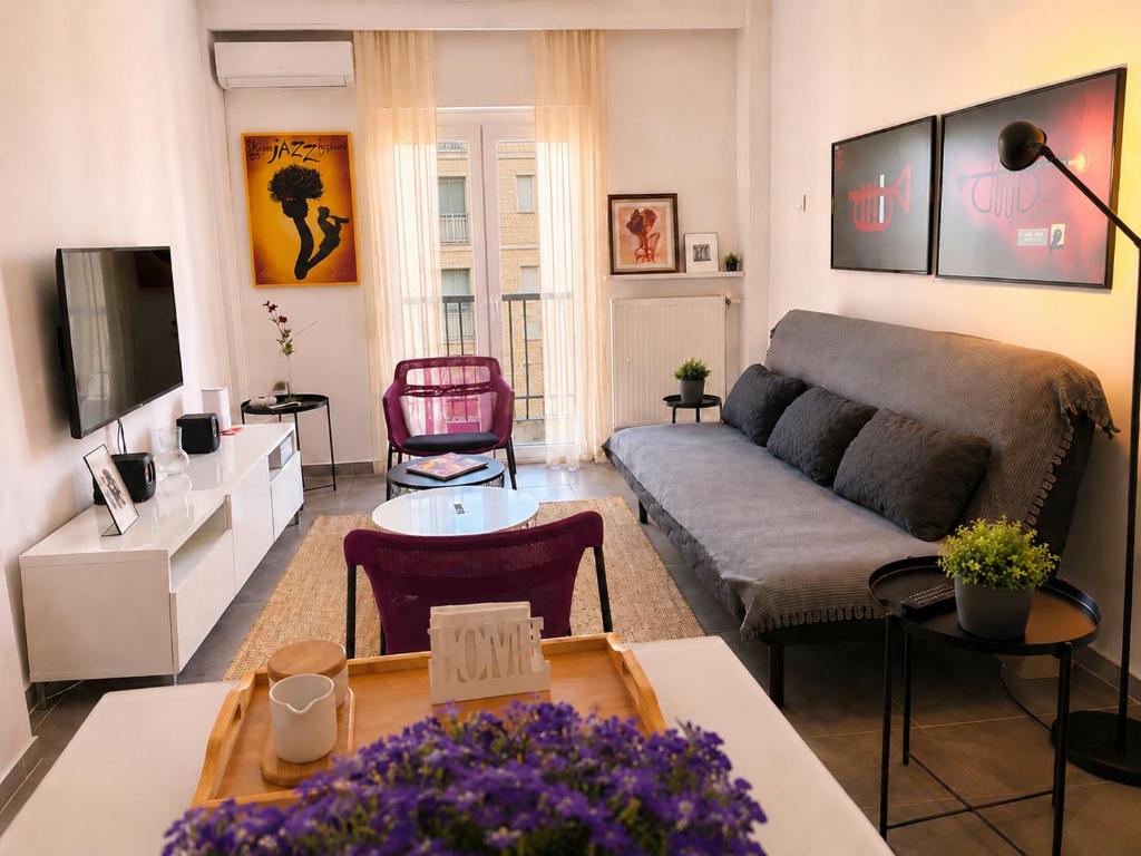 Stylish & Bright 2BR in Central Thessaloniki - Walk Everywhere - Near HELEXPO