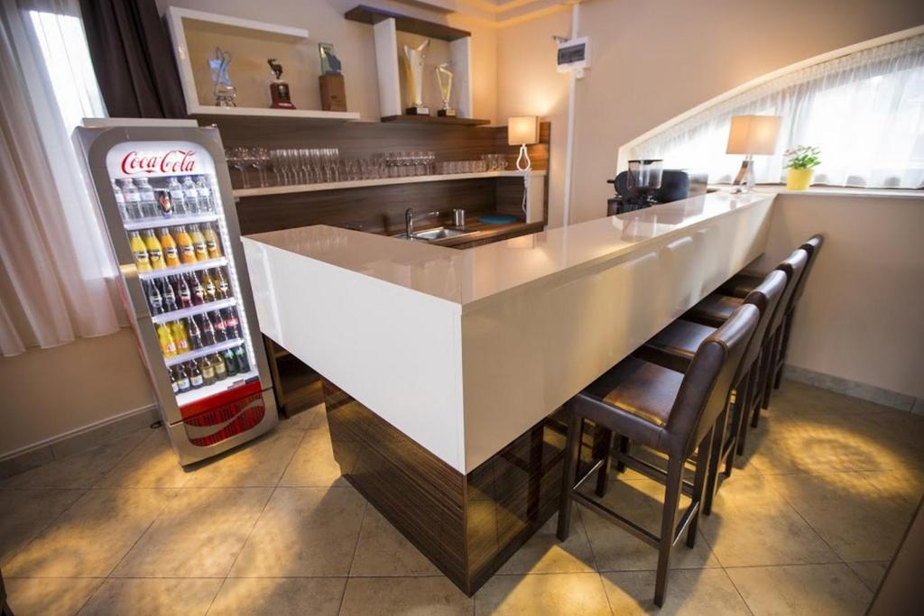 Kuchyň nebo kuchyňský kout v ubytování Pole Position Beach Hotel