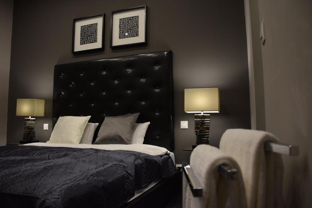 a bedroom with a black bed and two lamps at Binder-Home Stylish Studios Budapest/Parliament in Budapest