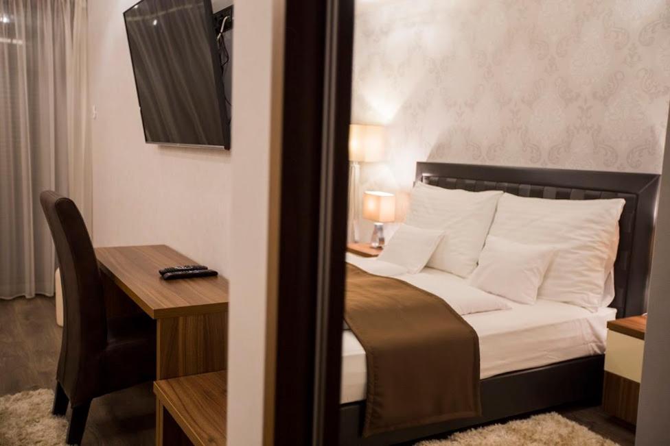 Postel nebo postele na pokoji v ubytování Pole Position Beach Hotel