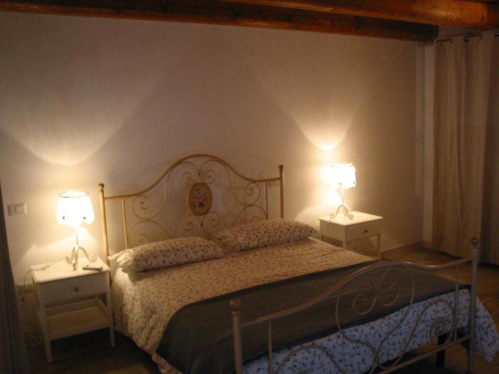 A bed or beds in a room at Agriturismo Alto Venda