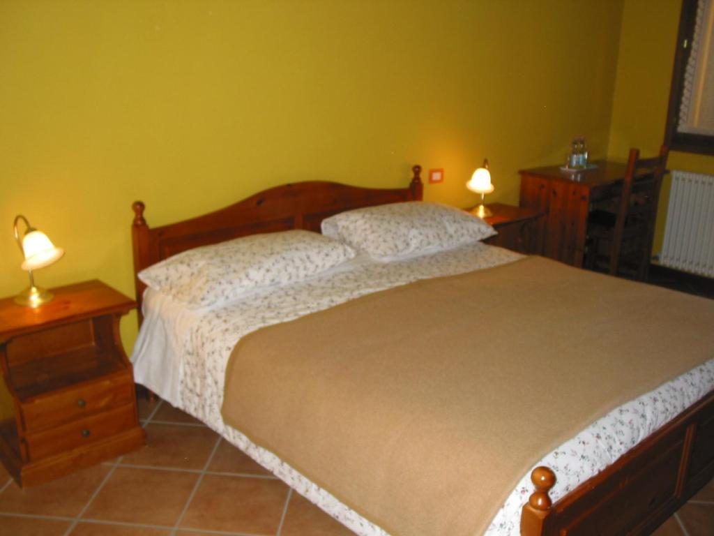 A bed or beds in a room at Agriturismo Alto Venda