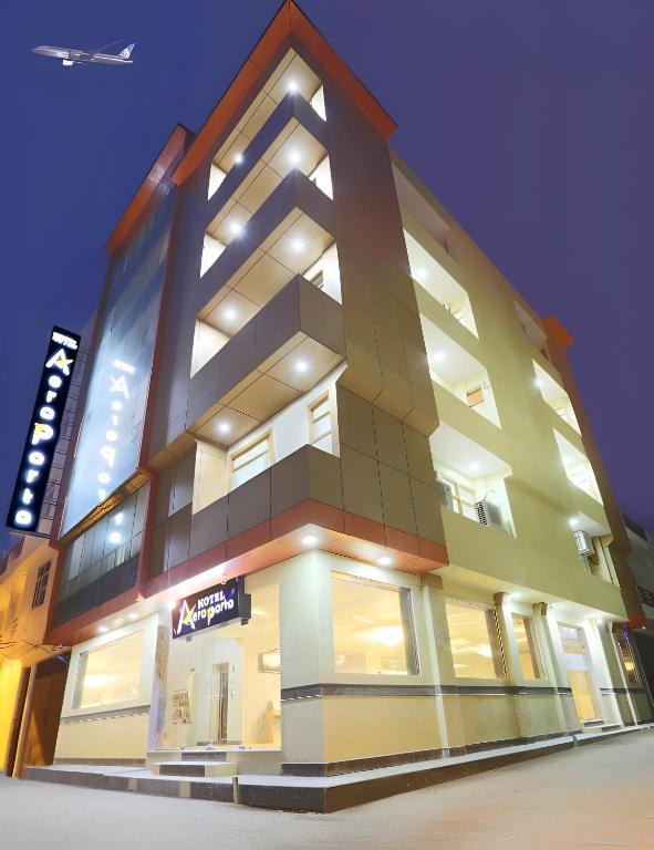 a large building with lights on at Hotel Aeroporto in New Delhi