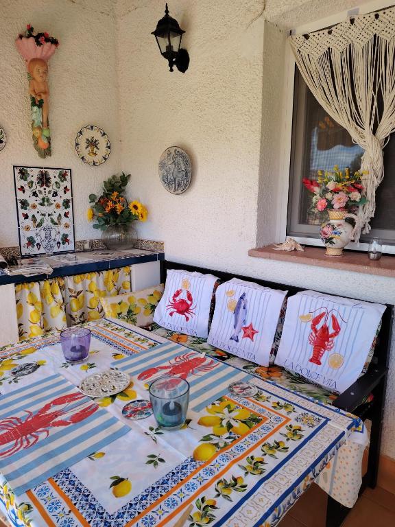 Stylish house with swimming pool,near beach & town, wifi
