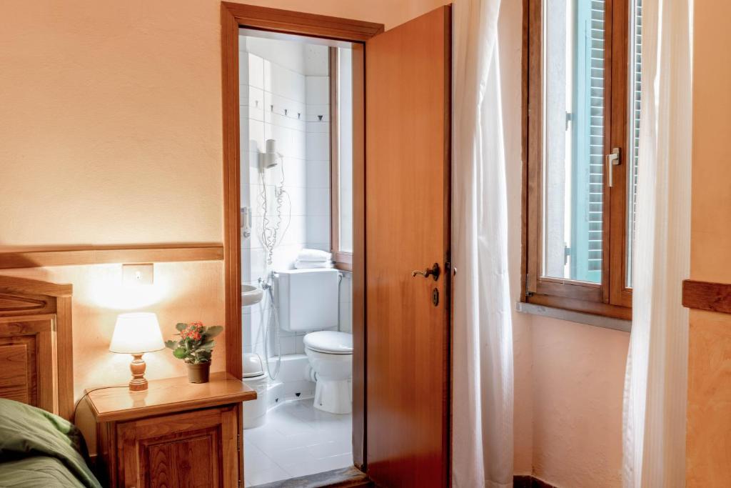 Koupelna v ubytování Hotel Monica