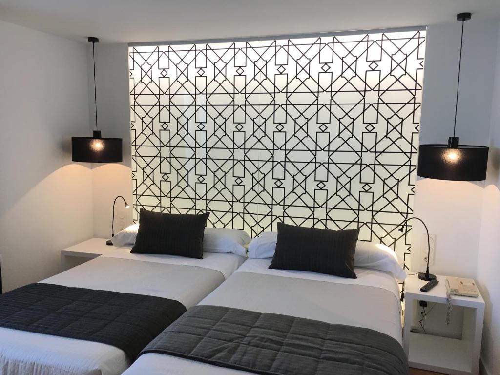 A bed or beds in a room at Hotel Comfort Dauro 2