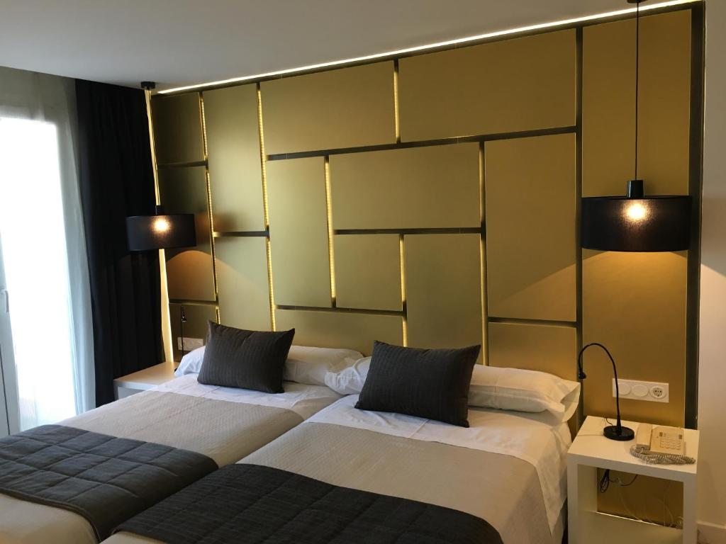A bed or beds in a room at Hotel Comfort Dauro 2