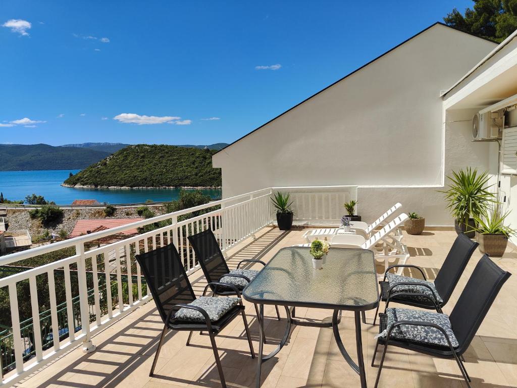 a patio with a table and chairs on a balcony at Apartment Matic Duboka in Duboka