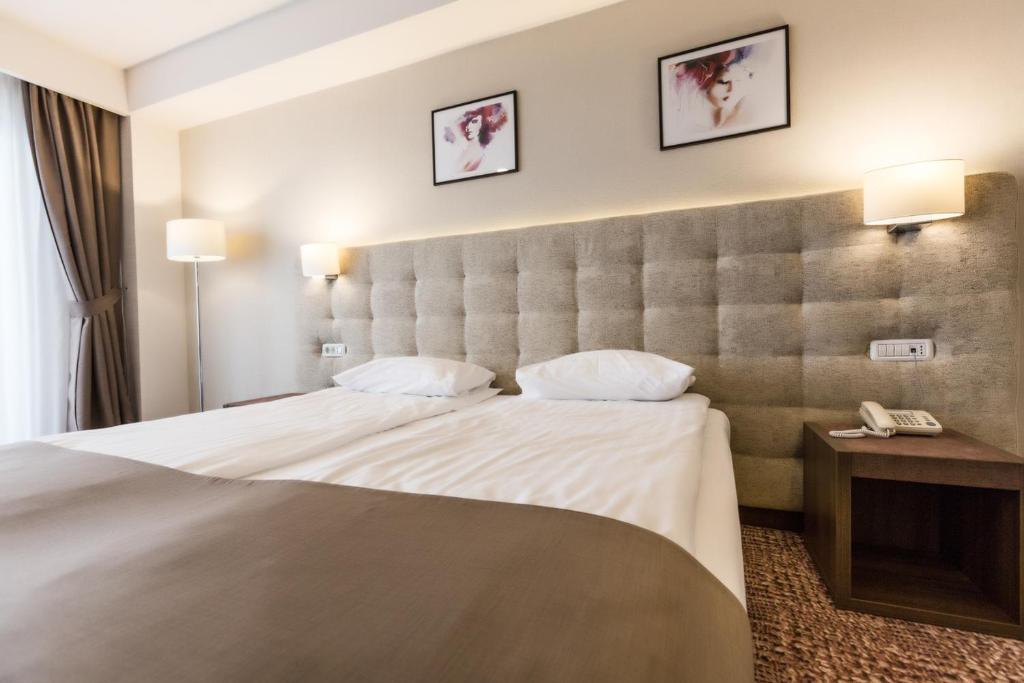 Una cama o camas en una habitación de Grand Hotel Belvedere