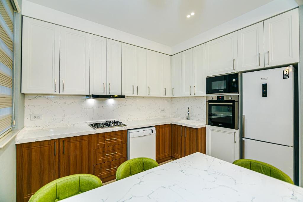 لابی و فضای عمومی Ivory Grey Apartment - تصویر ۵