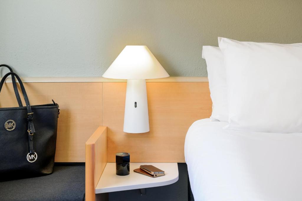Postel nebo postele na pokoji v ubytování ibis Mulhouse Ile Napoleon