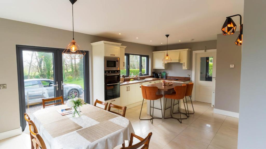 a kitchen and a dining room with a table and chairs at Carhan House - Cahersiveen in Cahersiveen