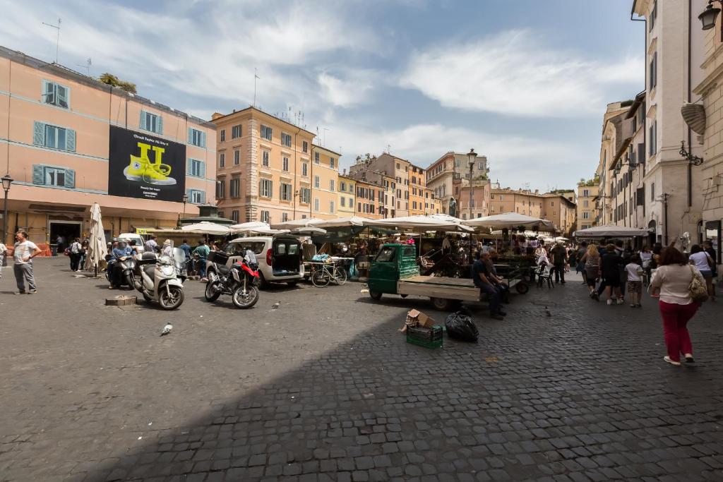 Hostia v ubytovaní Pellegrino Campo de' Fiori Suite
