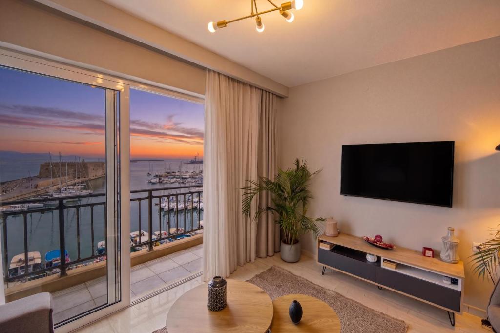 Marina Crown Penthouse with Unique Sea View