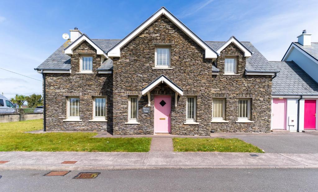 a large brick house with a pink door at Winoma Lodge - Waterville in Waterville