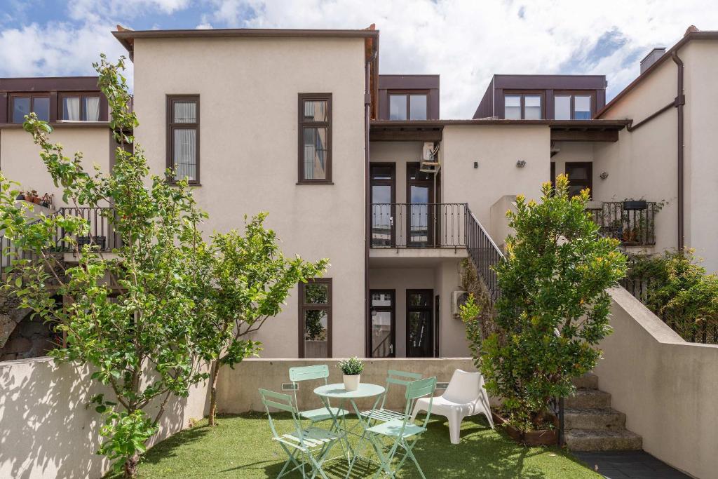 Modern Flat with Terrace & Garage by HostWise