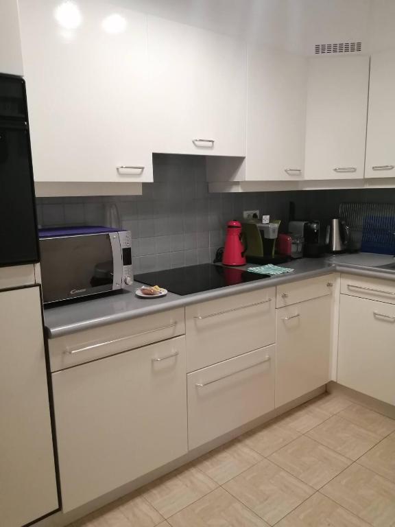 Cannes Martinez One Bedroom by Sweet Accommodation