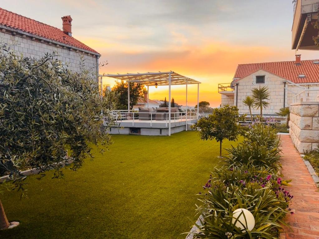 a backyard with a lawn and a gazebo at Villa Falkoni II in Dubrovnik
