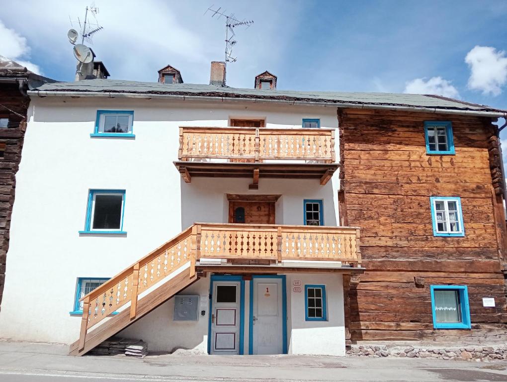 a house with a deck on top of it at canton 520 appartamenti self check in in Livigno