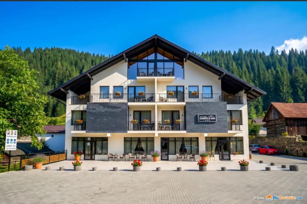 an apartment building with a black roof at Danifeld Inn in Voronet