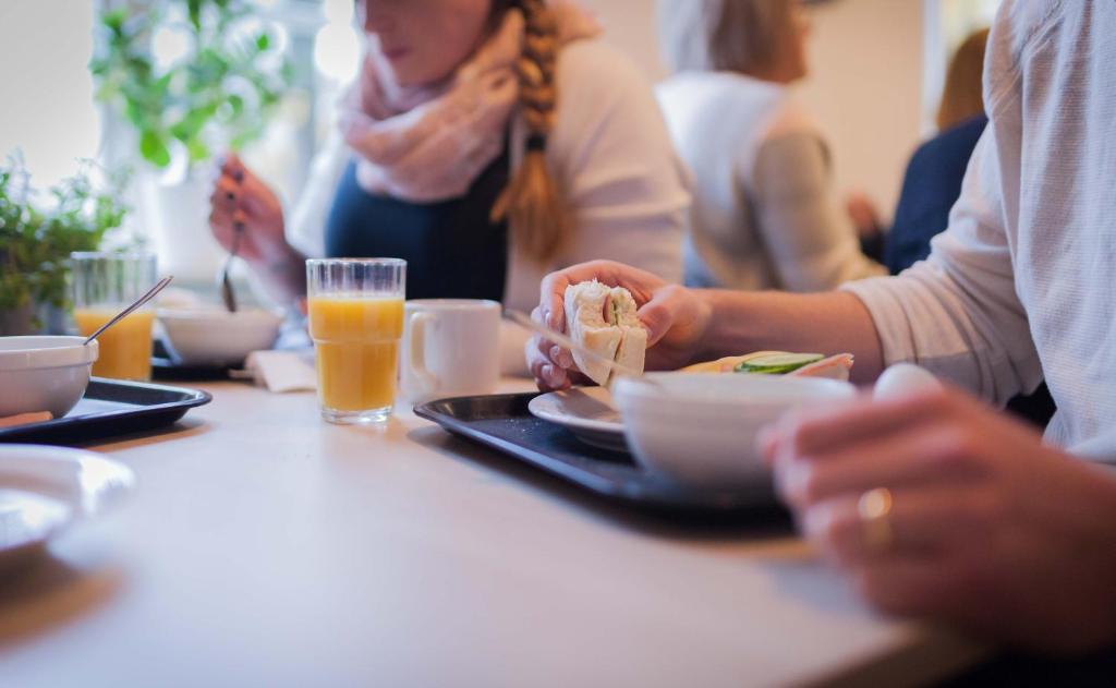 Jídlo v hostelu nebo okolí