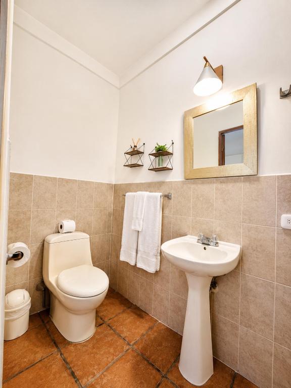 Yellow House Hostel B&B photo