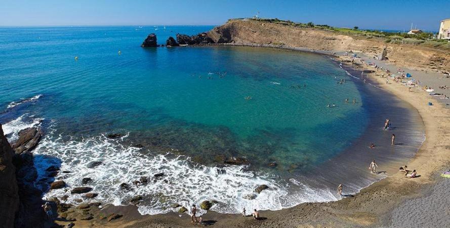 T2 proche naturiste , piscine , clim , parking