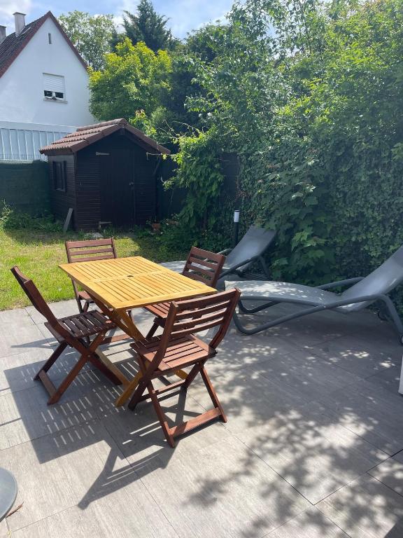 a picnic table and two chairs and a plane at Cozy house with garden in Mulhouse