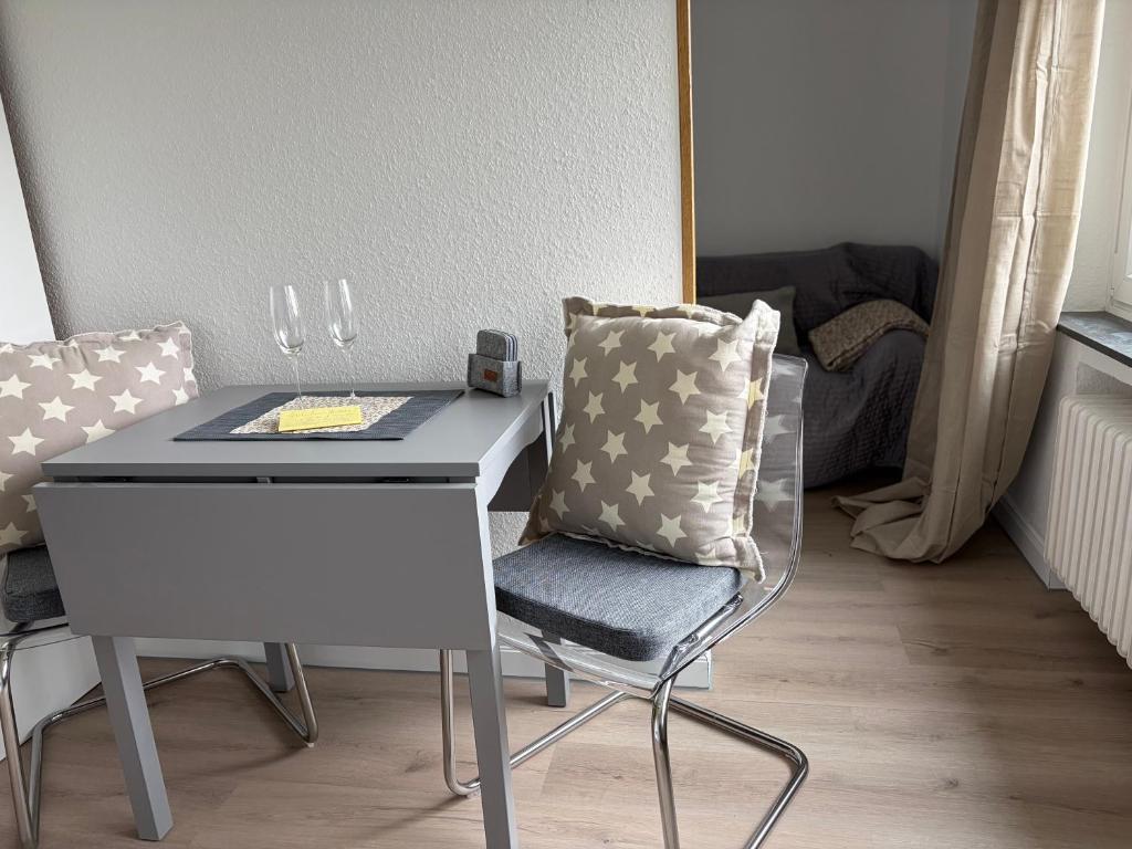 a desk with a chair and a pillow in a room at Dorfblick Barweiler in Barweiler
