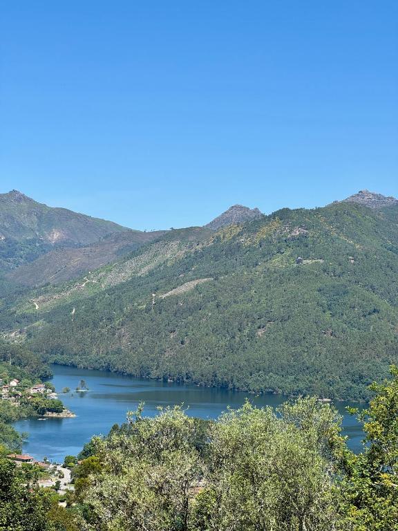 a view of a lake with mountains in the background at Casa D'Avó Carmen in Ventosa