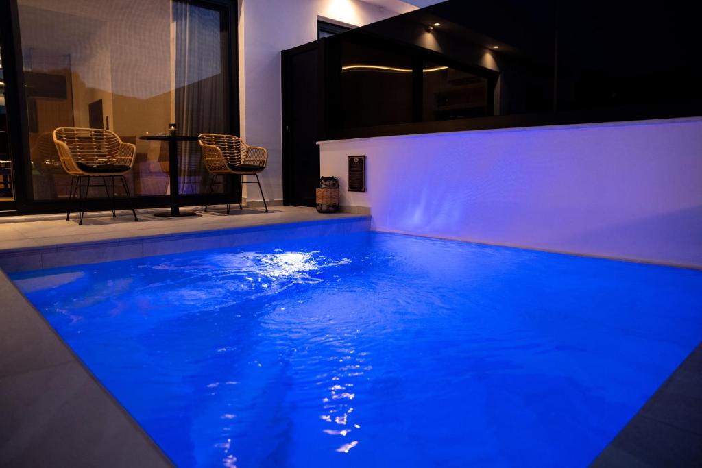 Black Diamond Airport Luxury Pool Suites