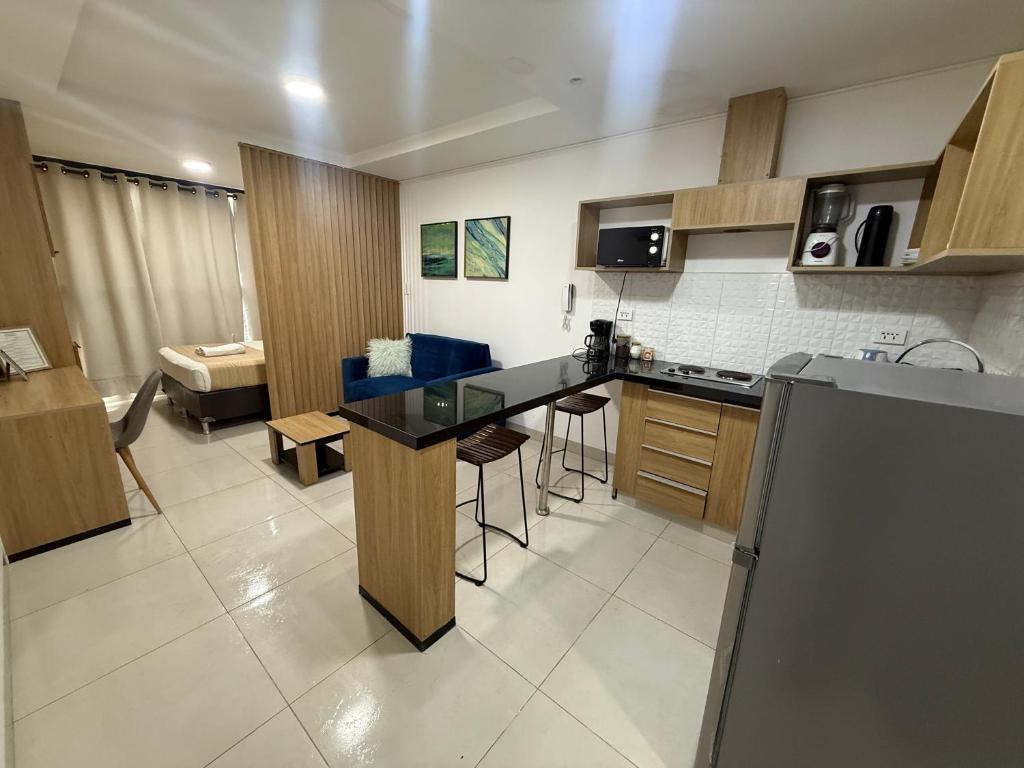 a kitchen with a counter top in a room at “SC Apartments” Equipetrol in Santa Cruz de la Sierra