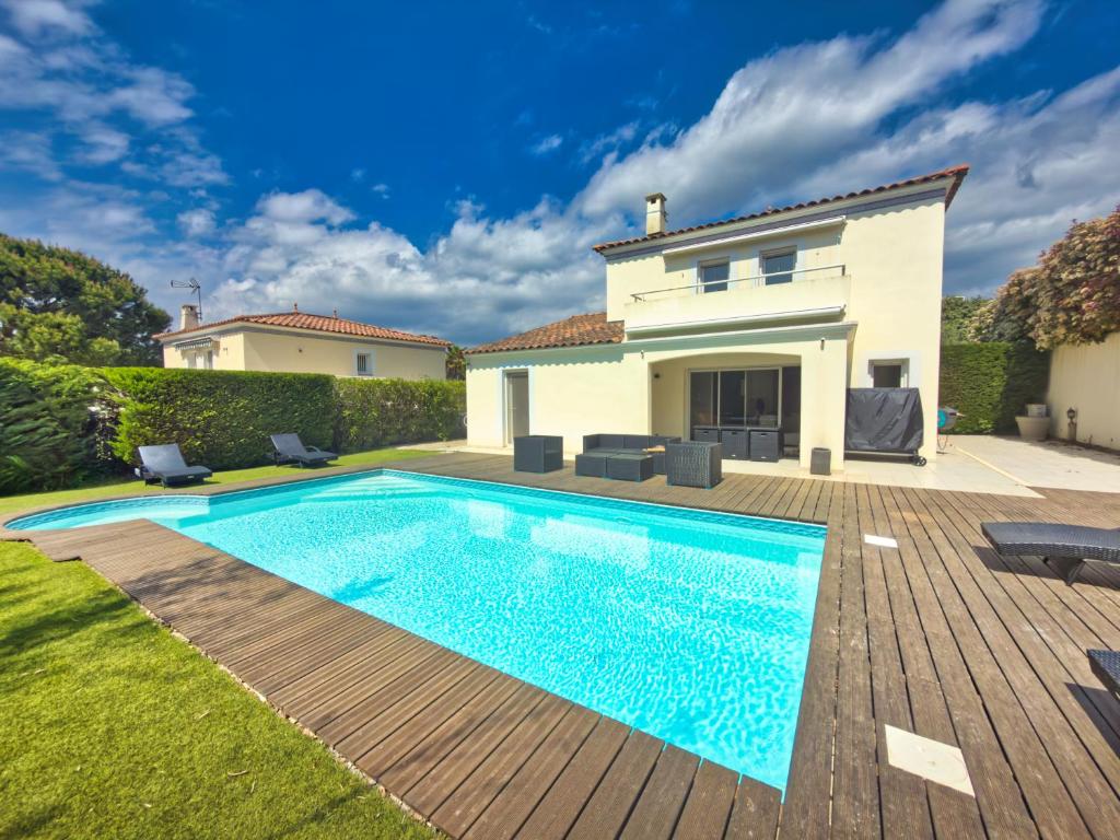 Luxury Villa in Cannes with Heated Pool Parties and festive évents not allowed