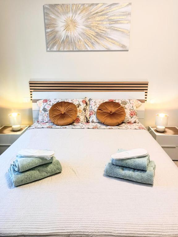 a bedroom with a bed with towels on it at Cristine's House in Marino