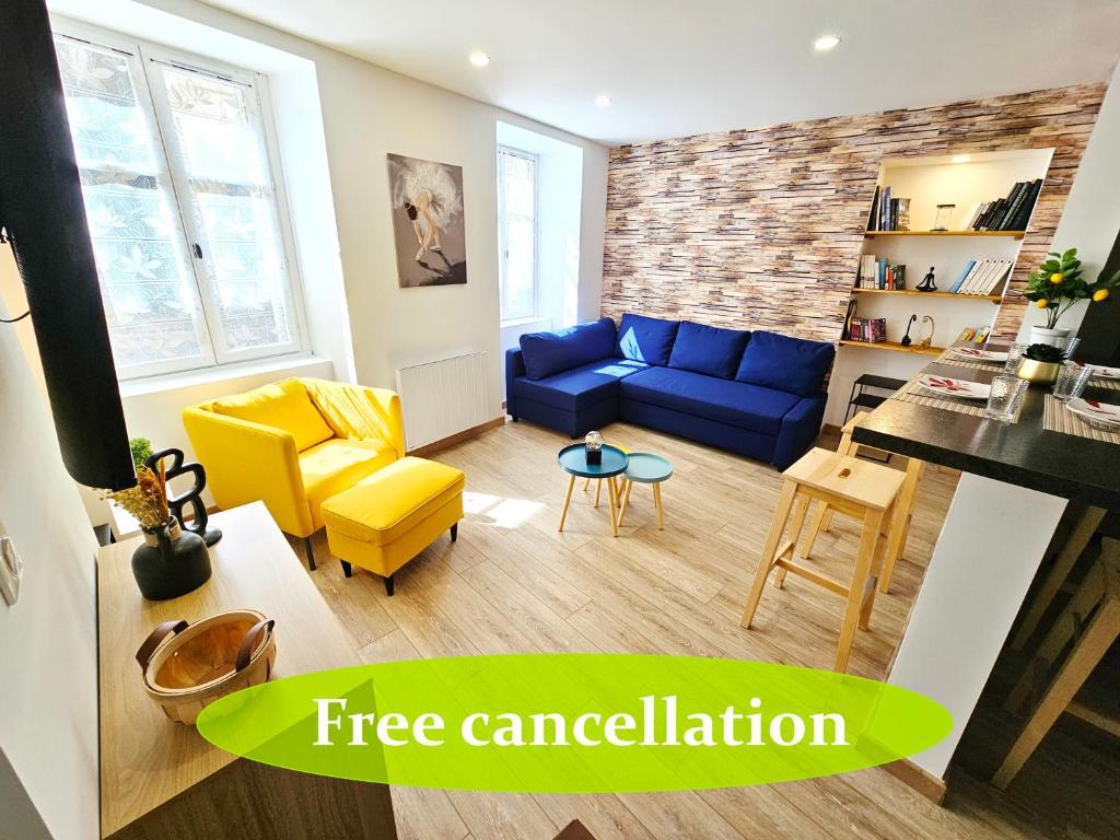 a living room with a blue couch and yellow chairs at Rez de chaussée appartement à Tournus - Yellow in Tournus