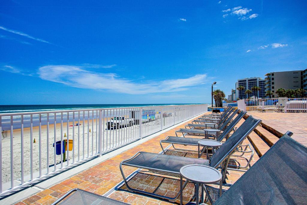 Beach House Inn with POOL & Hot Tub photo