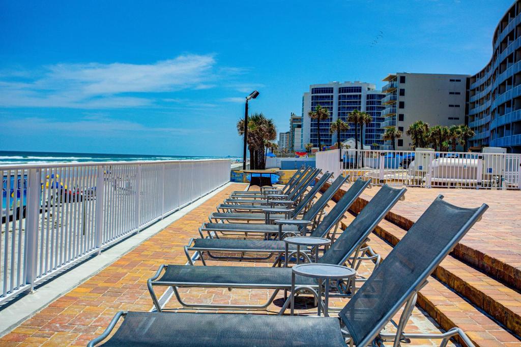 Beach House Inn with POOL & Hot Tub photo