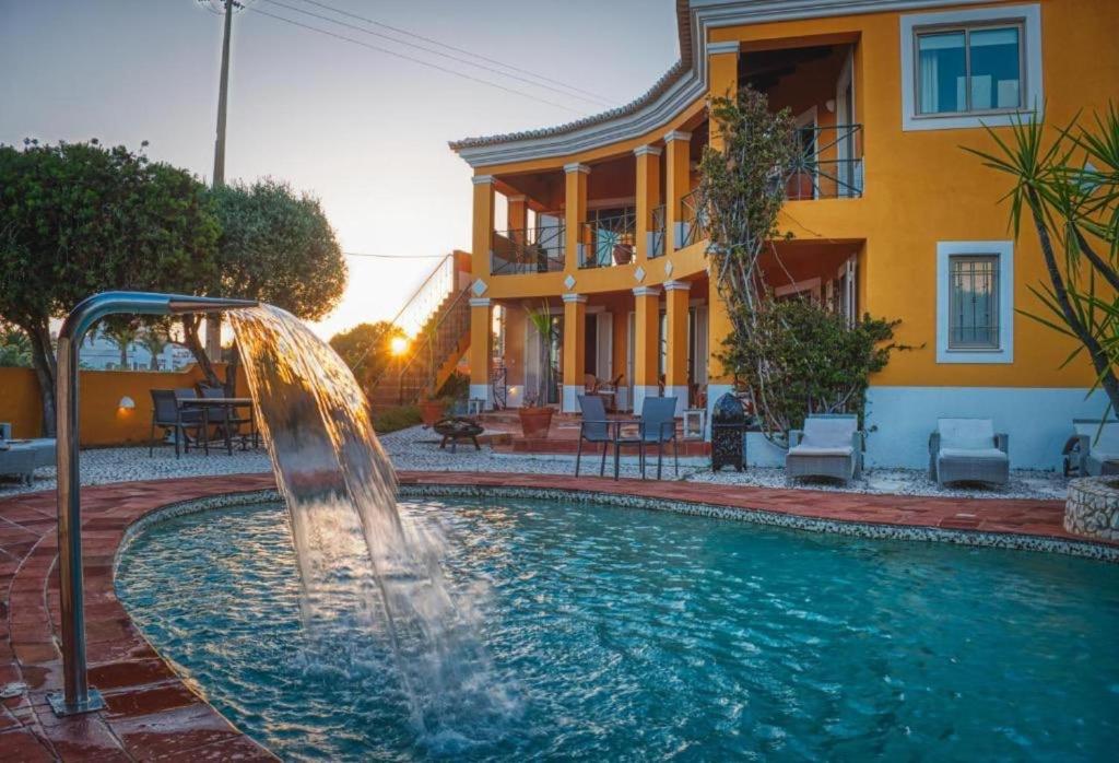 Studio with pool and Meia Praia beach access