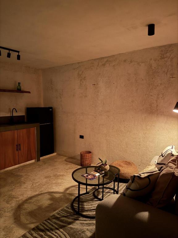 a living room with a couch and a table at Bello departamento centrico in Valladolid
