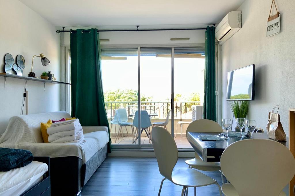 Studio Les Jardins du Port Port Camargue avec piscine à 2 pas de la plage