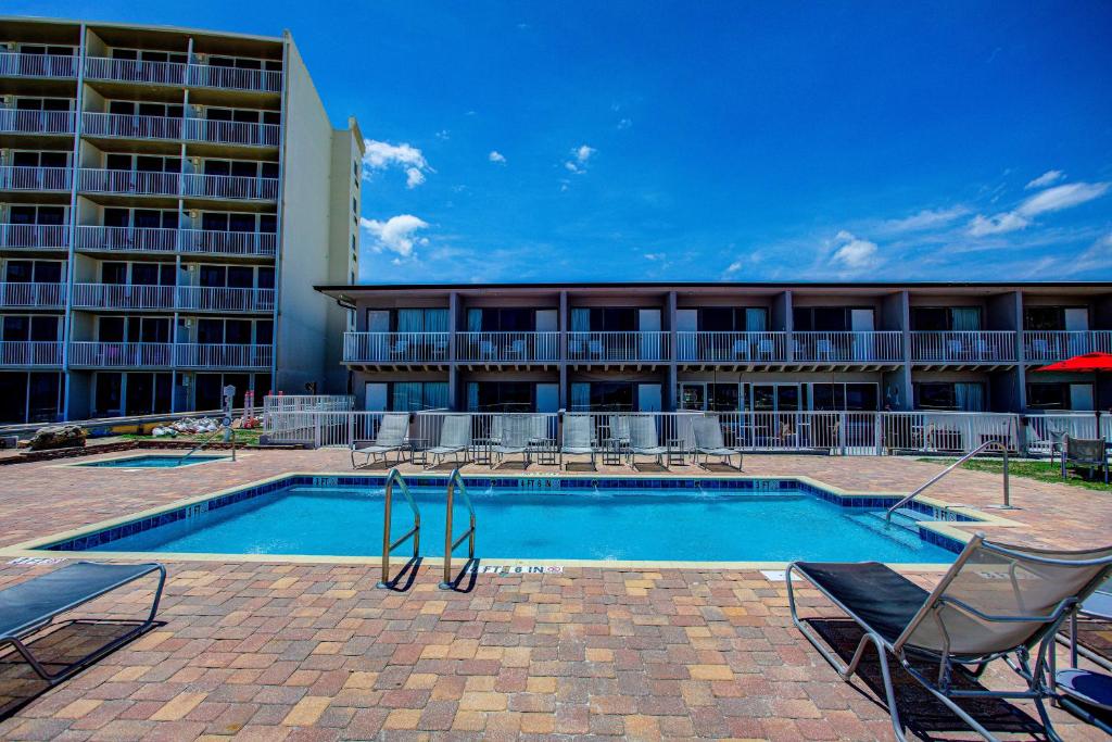 Beach House Inn with POOL & Hot Tub photo
