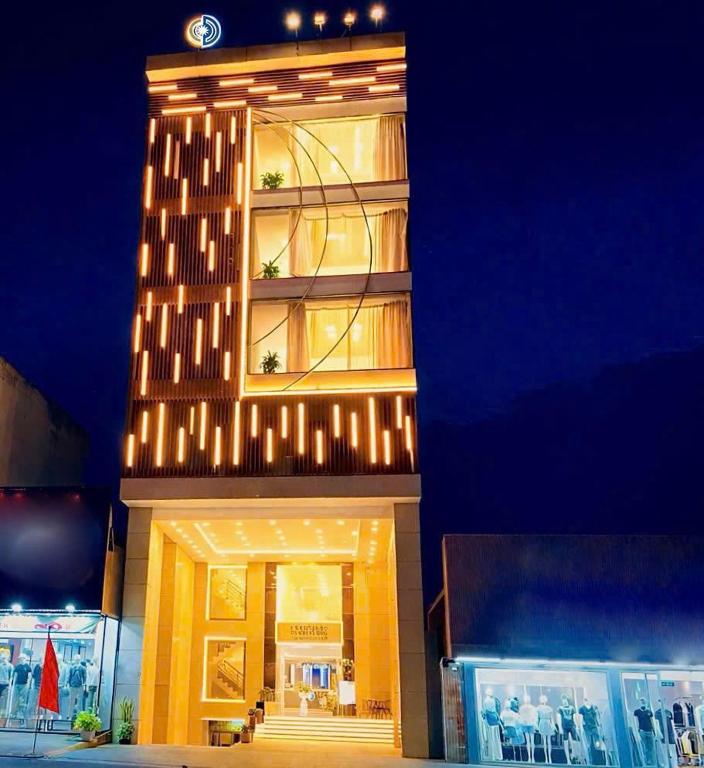 a building with lights on the side of it at Sandals Hotel in Bảo Lộc