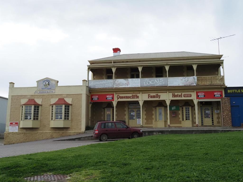 a building with a car parked in front of it at Queenscliffe Hotel in Kingscote